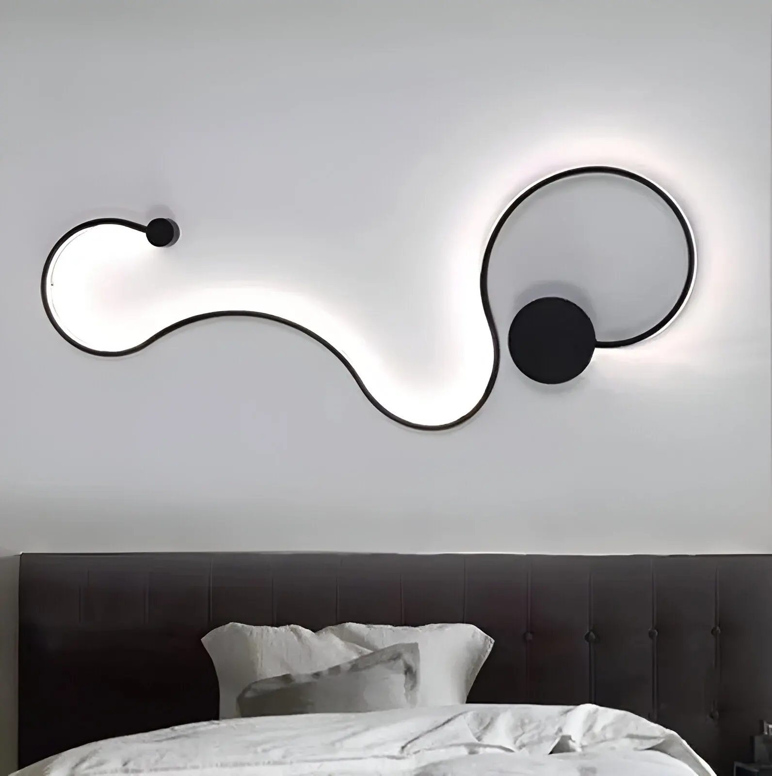 Aplica LED Delilah 36W Decorativa Lumina Rece/Calda/Neutra Metal si SIlicon Negru