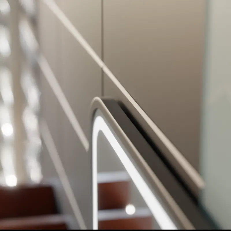 Previzualizare 4: Oglinda LED Touch Bernd Sistem Dezaburire, Ceas si Temperatura 80x60 cm Rama Negru Brushed Lupa Cosmetica