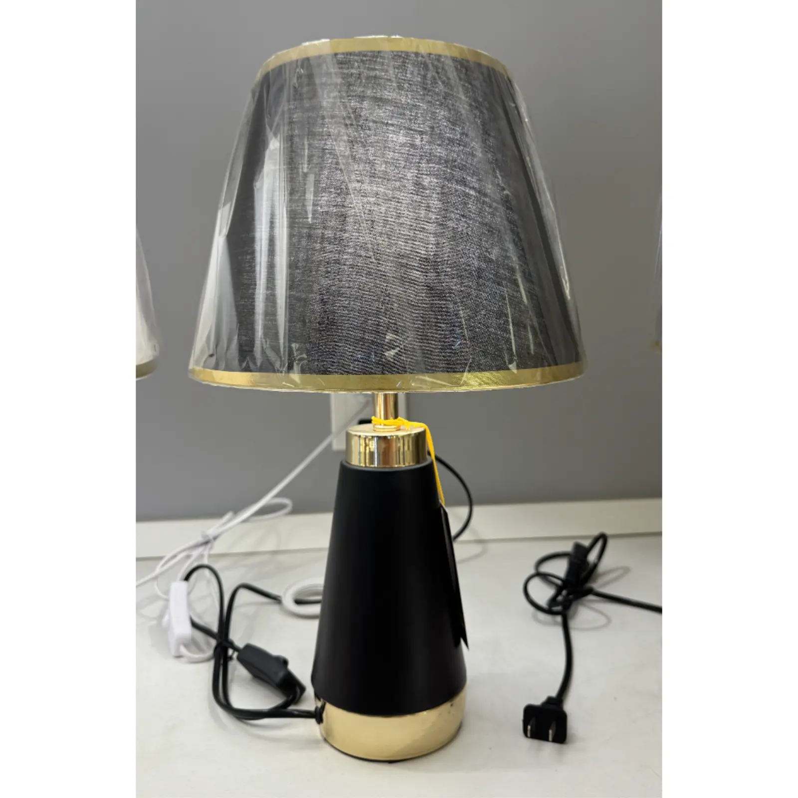 Veioza VZ210BK, 1x E27,Metal si Textil, Negru si Auriu