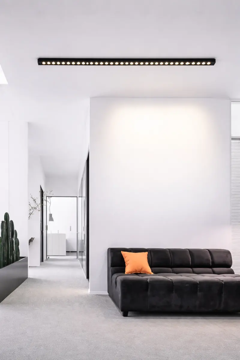 Previzualizare 2: Proiector LED Liniar Aplicat Grila 35W, Lumina Neutra 4000k, 35 surse, 94x3.5x6.5 cm