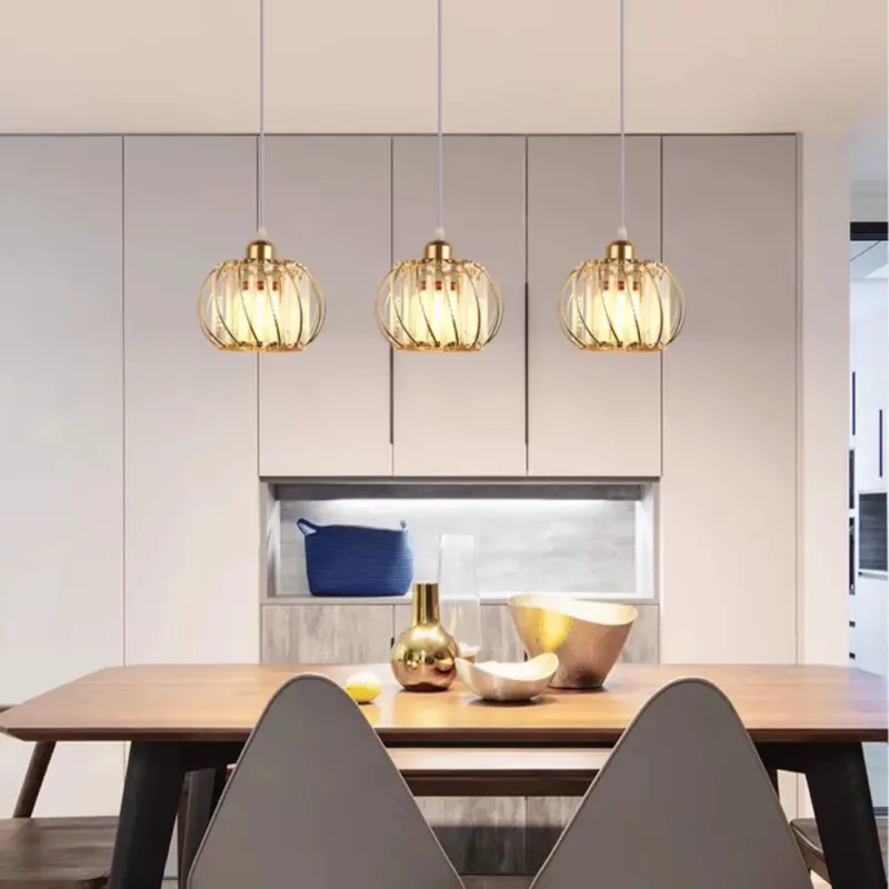 Previzualizare 3: Lustra Clasica Moderna, Suspendata, Monica, 3 X E27, Auriu, Metal si Sticla, Inaltime Reglabila