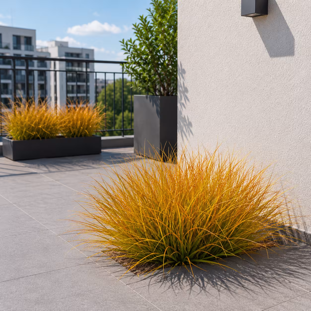 Planta Artificiala Tufa de Iarba Tip Ceapa Curbata, 38 cm, Densitate Mare, Galben si Portocaliu, Fara Ghiveci